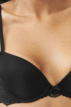 Next Lace Smooth Cup Light Pad Plunge Bra -Next shop 525484s4 scaled