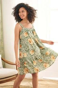 Morris & Co. At Next Woven Slip