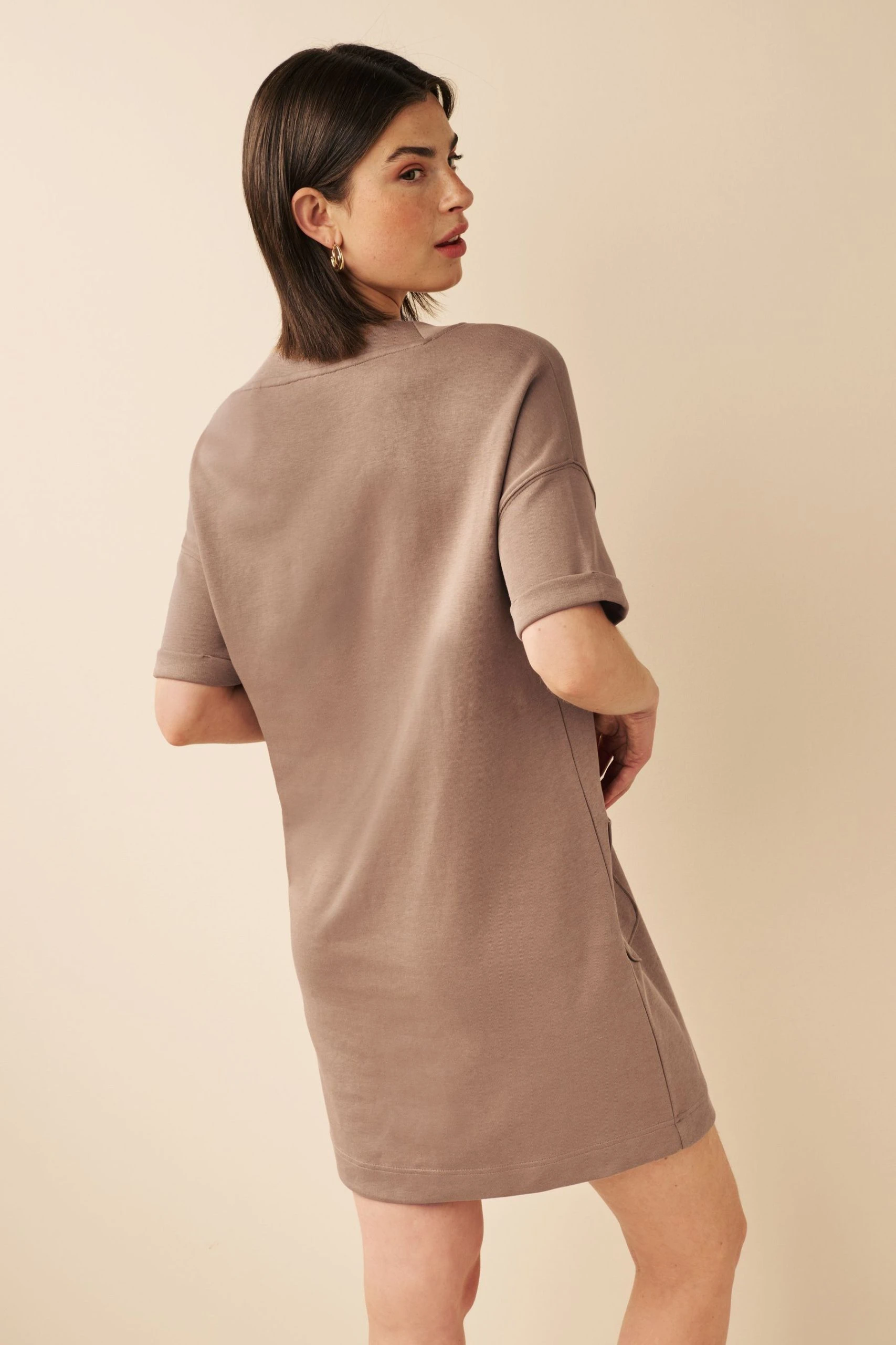 Short Sleeve Notch V-Neck Jersey Pocket Detail Dress Next Short Sleeve Notch V-Neck Jersey Pocket Detail Dress -Next shop D28079s2 scaled